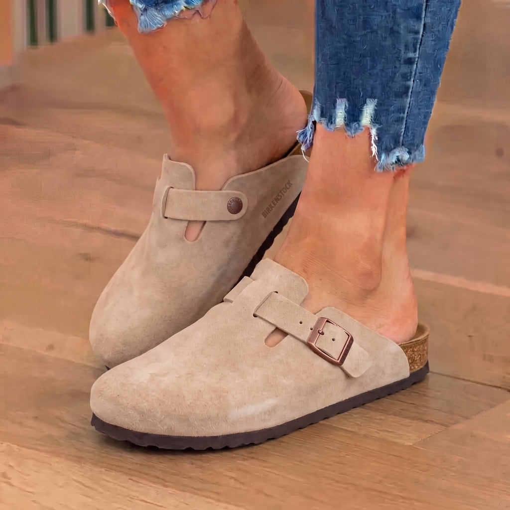 Graceful Orthopedic Sandals in a Timeless Design