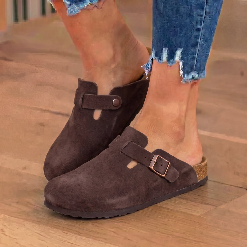 Graceful Orthopedic Sandals in a Timeless Design