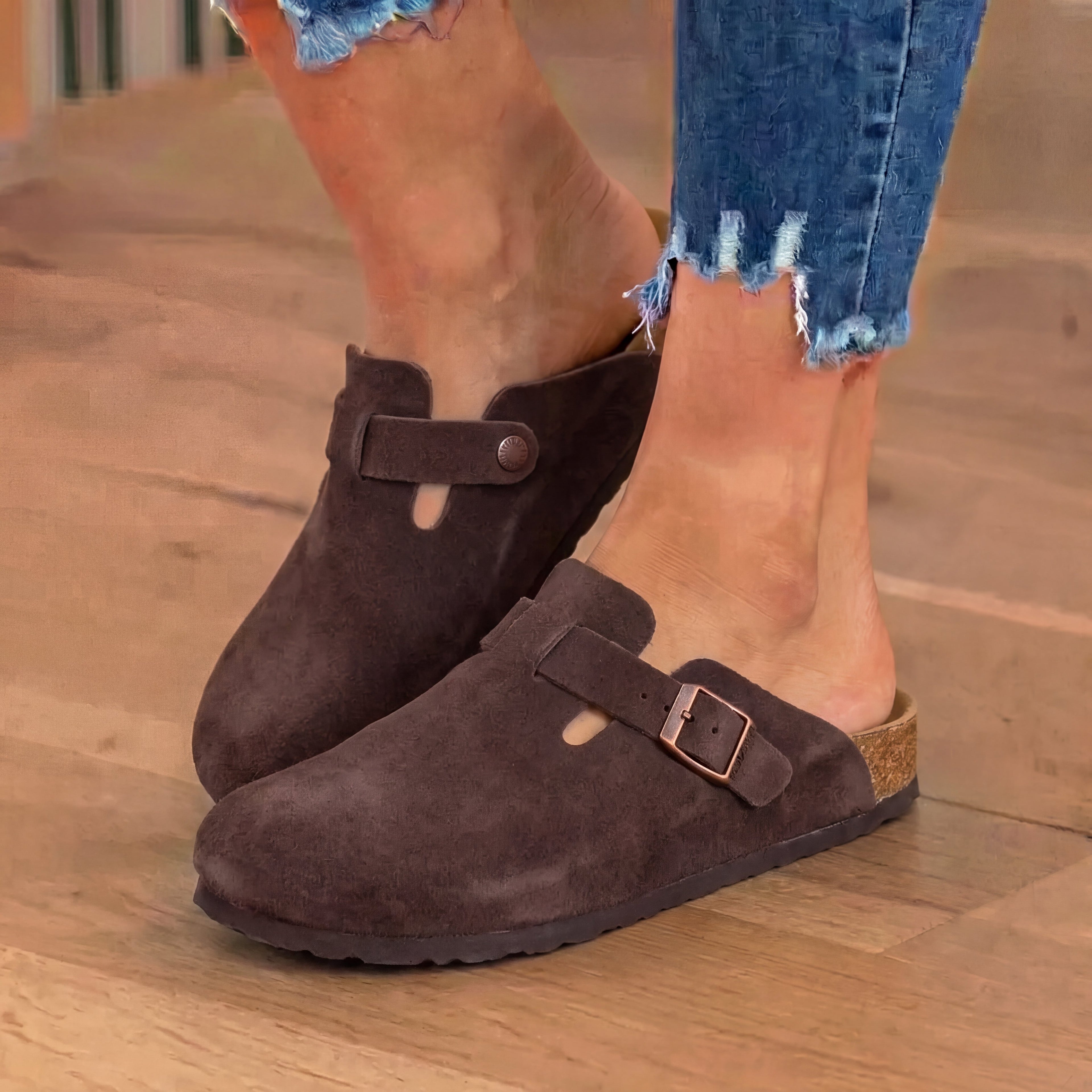 Graceful Orthopedic Sandals in a Timeless Design